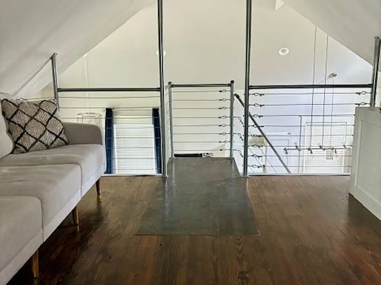 412 University St — Photo 9