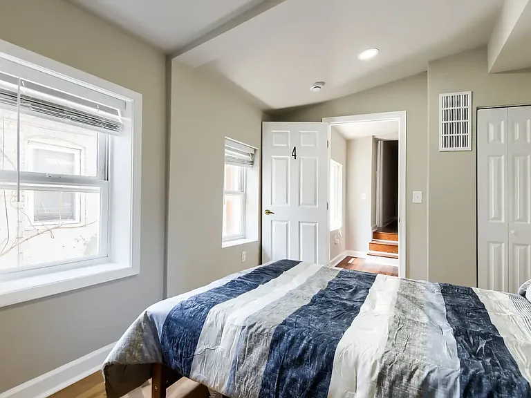 1809 E Pratt St #4 — Photo 2