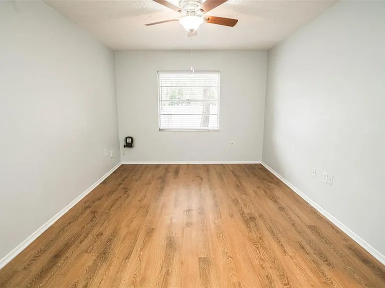 1277 Sylvia Ave — Photo 15
