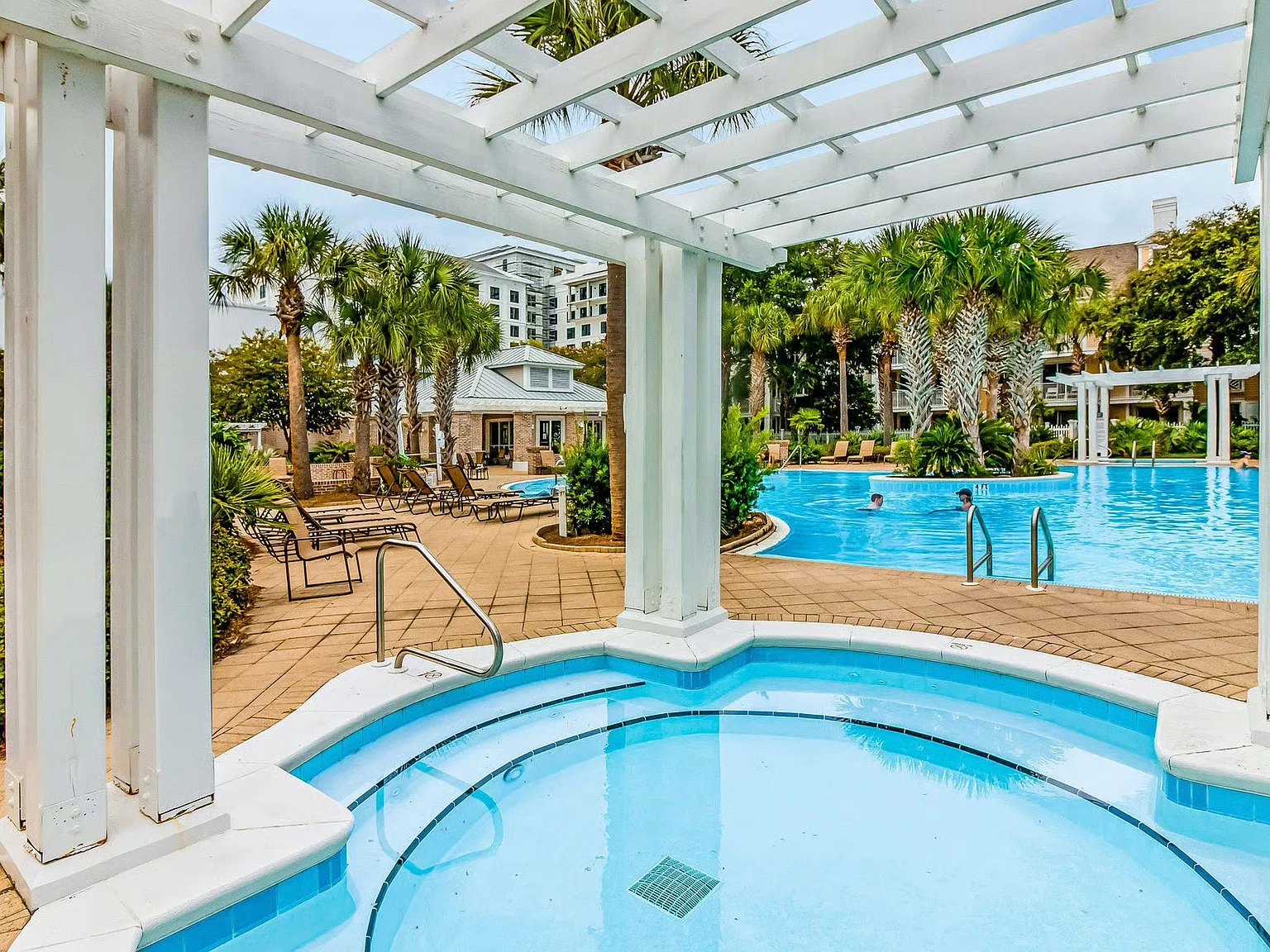 2 bed, 843 sqft, $2,823 — Photo 3