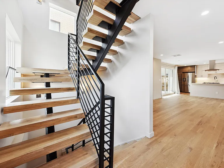 1419 N Irving St — Photo 11