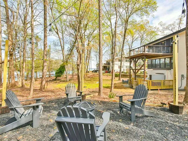 6830 Bailey Dr — Photo 4
