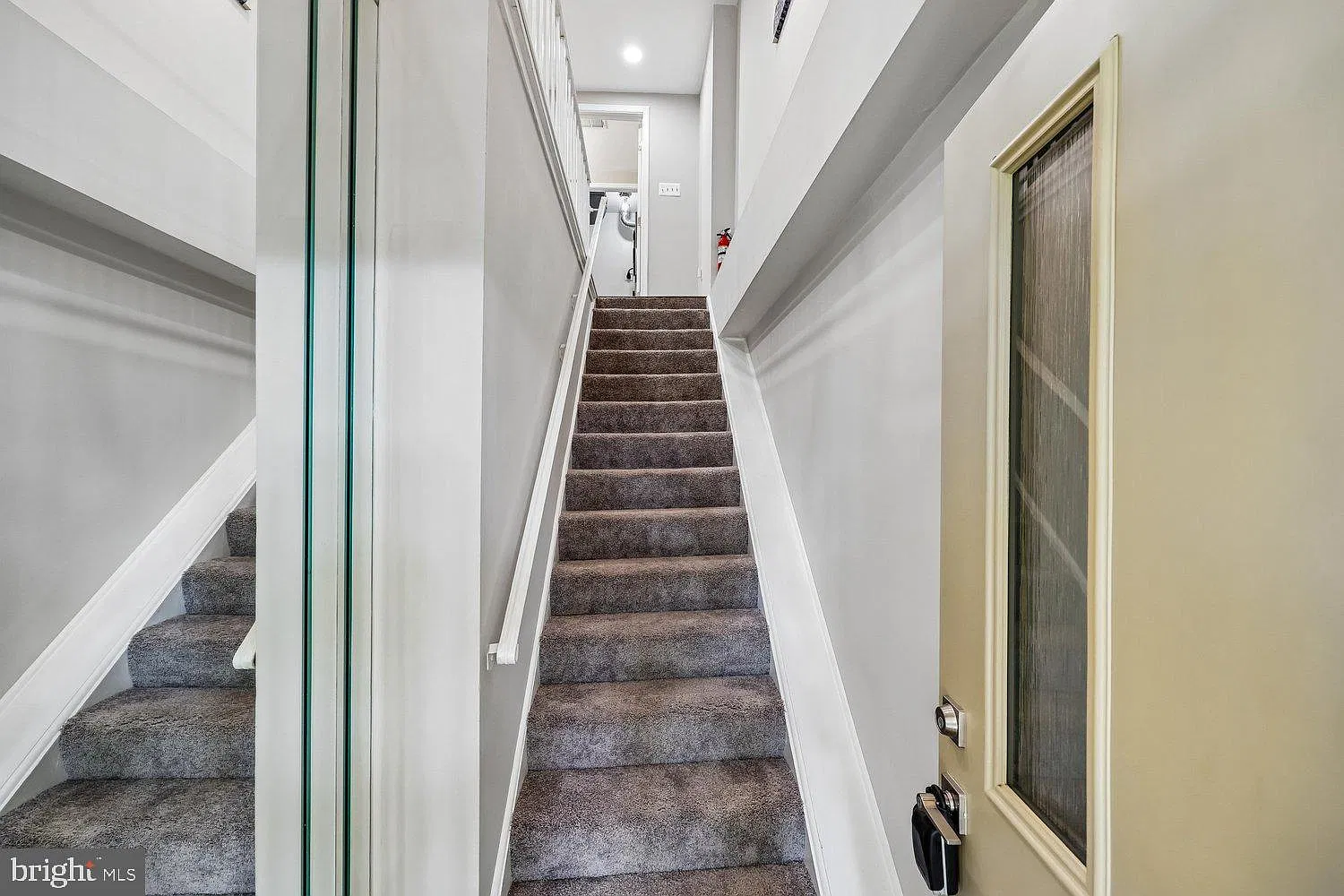 2 bed, 2.5 bath, 1322 sqft, $2,250 — Photo 2