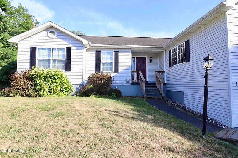 3rd image of 10 Clearview Drive