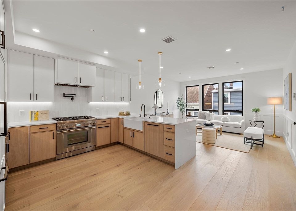 1st image of 136 W 8th St #3
