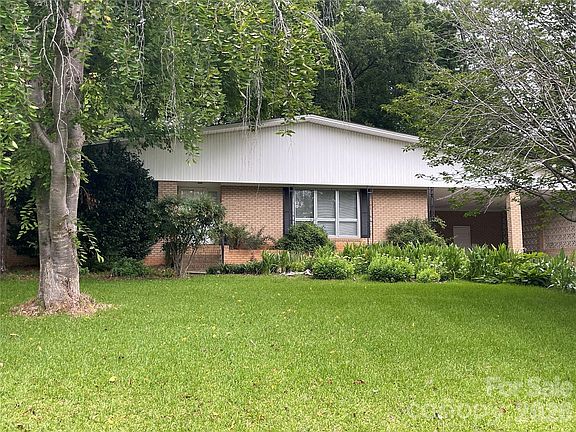 2nd image of 3209 Greenwood Park Cir