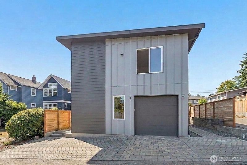 2nd image of 5042 35th Avenue NE