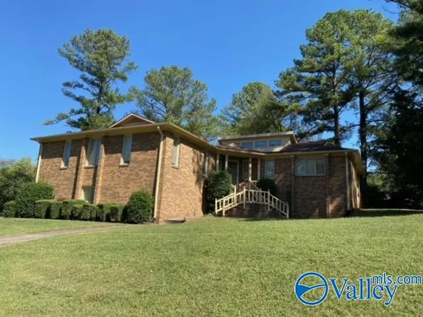 6118 Rickwood Dr NW, Huntsville, AL 35810