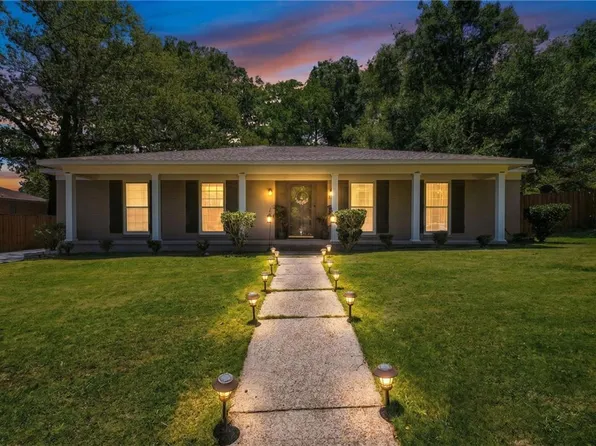 2660 Woodcliff Dr E, Mobile, AL 36693