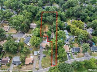 250 Ivy Ln, Teaneck, NJ 07666