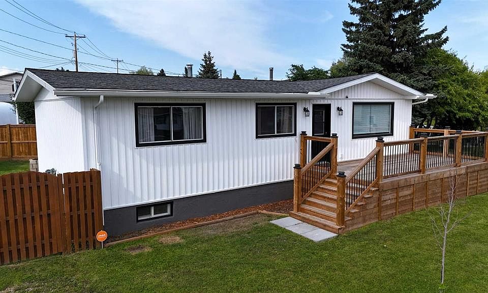 1st image of 1102 SE 55th St