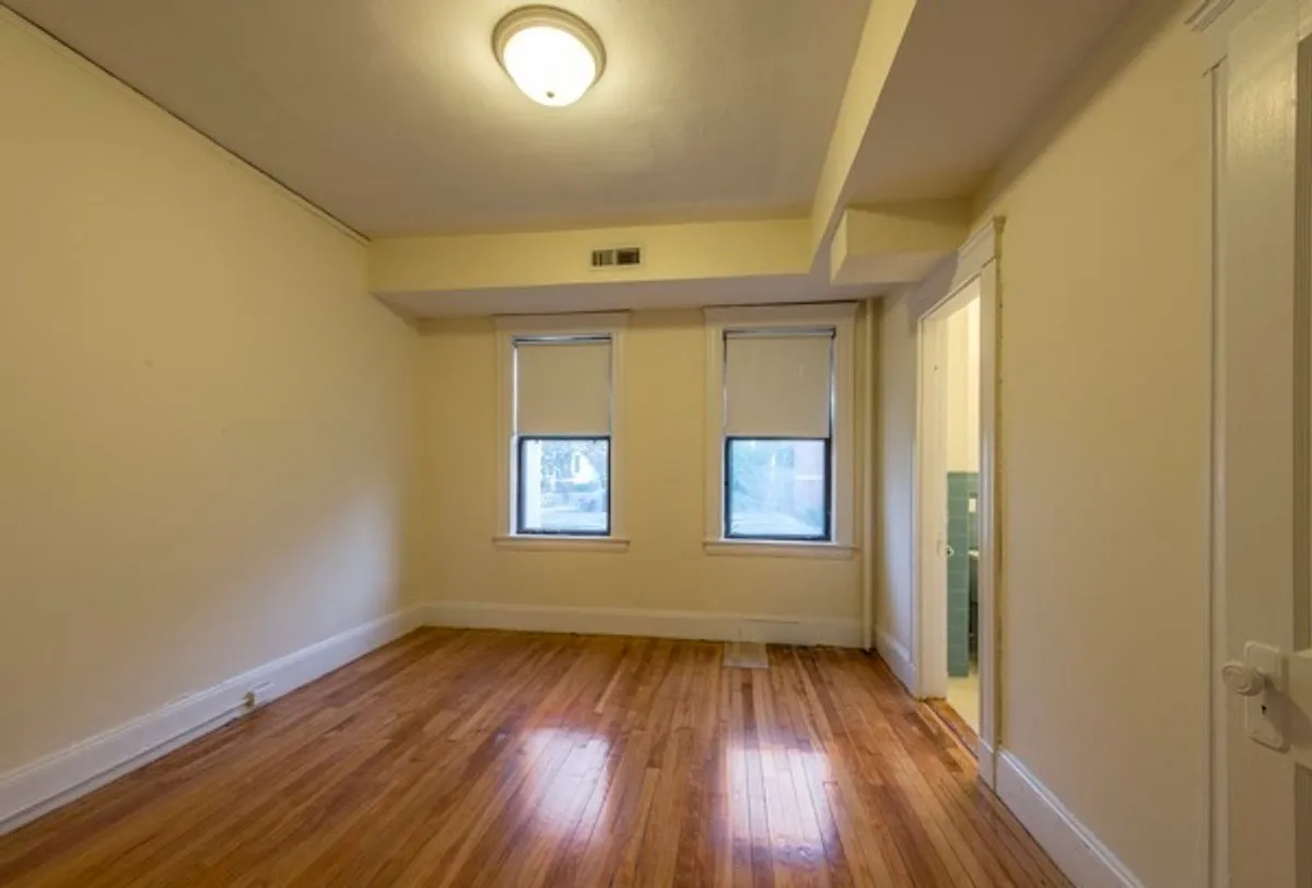 Building Photo - 19 Hamilton Rd #3E