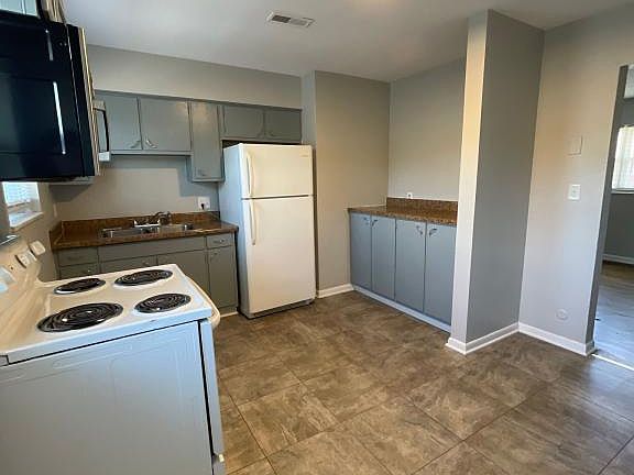 4th image of 1409 McDonald Ave #3