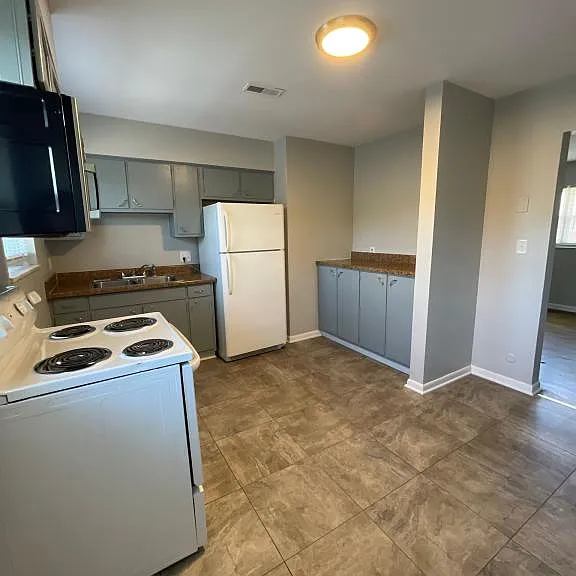 1409 McDonald Ave #3 — Photo 12
