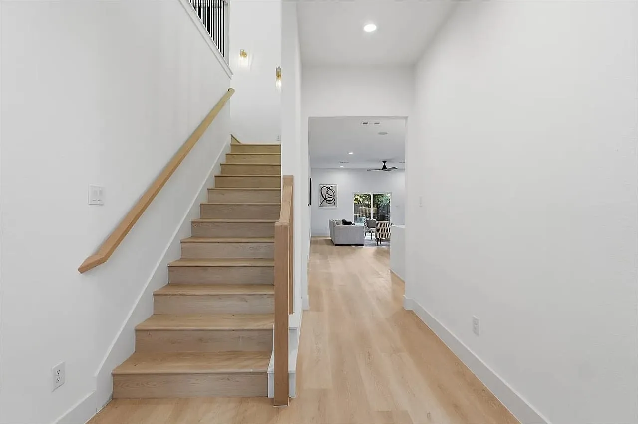 5 bed, 3.5 bath, 2550 sqft, $3,600 — Photo 4