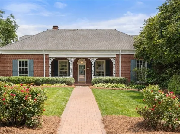 3935 Springlake Ct, Clemmons, NC 27012