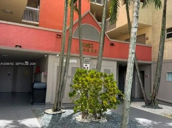 8363 Lake Dr APT 504, Doral, FL 33166