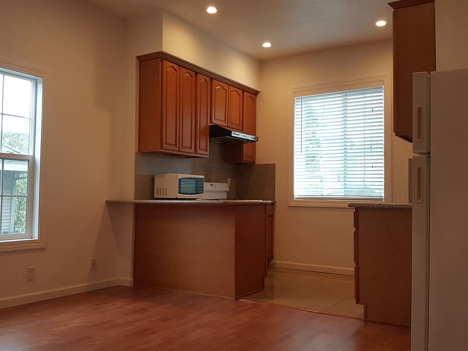 1st image of 326 N Ellsworth Ave APT 1