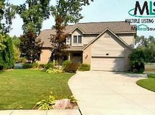 3532 Lexington Rd, Waterford, MI 48328