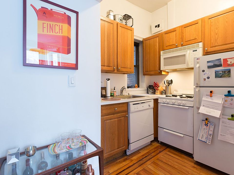 2nd image of 936 President St APT 3F