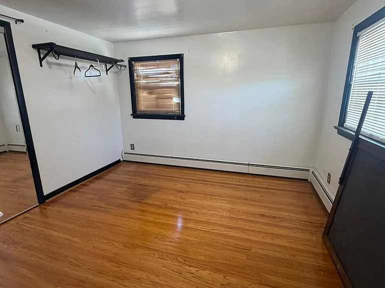 5917 Roosevelt Ave — Photo 8