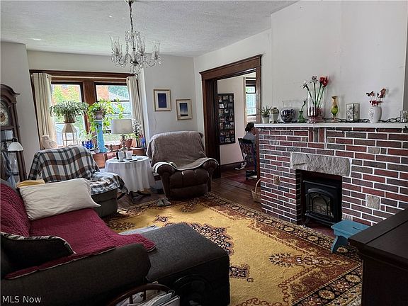 3rd image of 155 Grant St