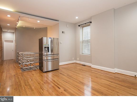 3rd image of 801 N Woodstock St