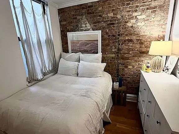 4th image of 271 E 10th St APT 11
