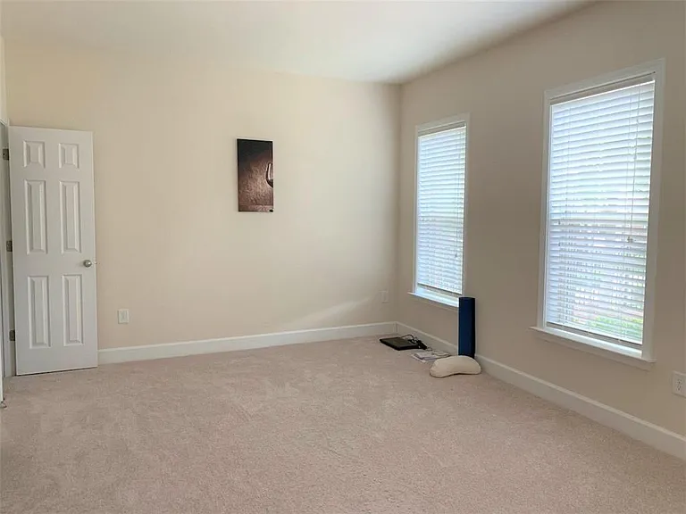3583 Adelaide Xing — Photo 15