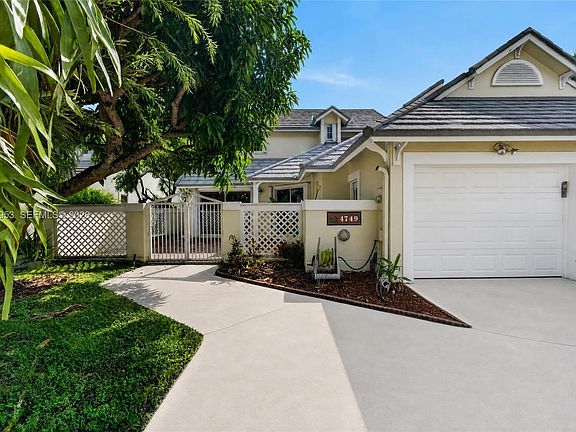 3rd image of 4749 NW 98th Pl