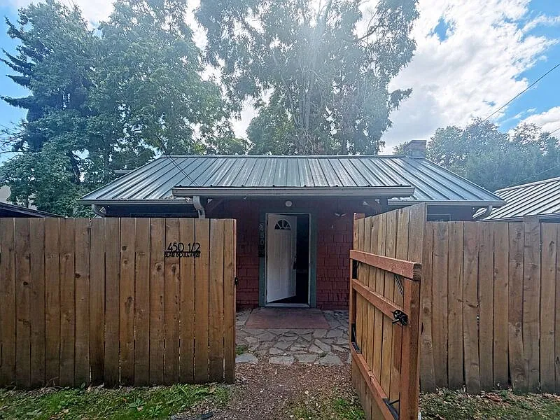 3 bed, 1.0 bath, 1000 sqft, $2,195 — Photo 1