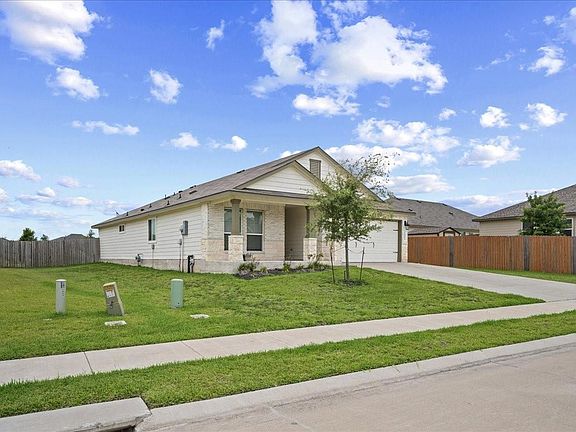 4th image of 1605 Navarro Dr