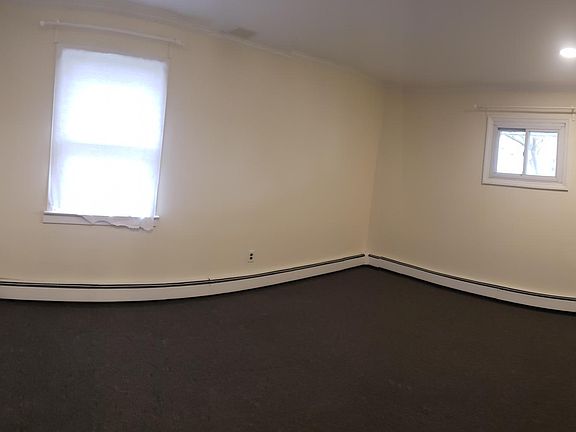 2nd image of 4 Sunrise St Floor 1