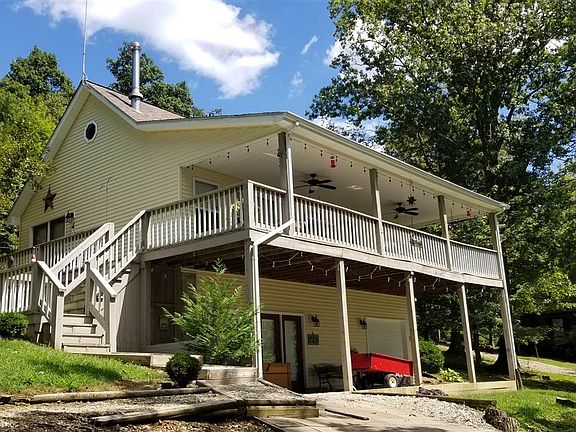 3rd image of 2104 Lake Forest Ln