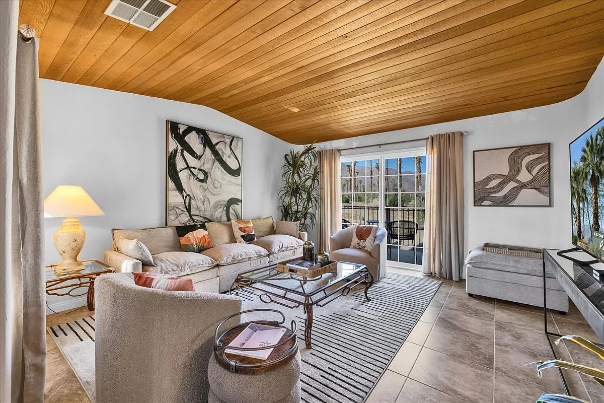 2 bed, 2.0 bath, 1175 sqft, $5,000 — Photo 1