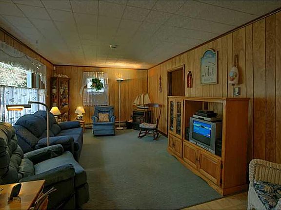 3rd image of 10 Triton Dr W