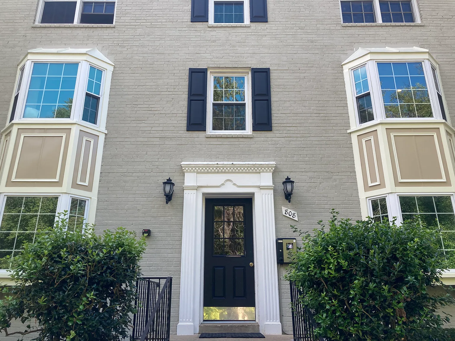 2 bed, 765 sqft, $2,300 — Photo 1