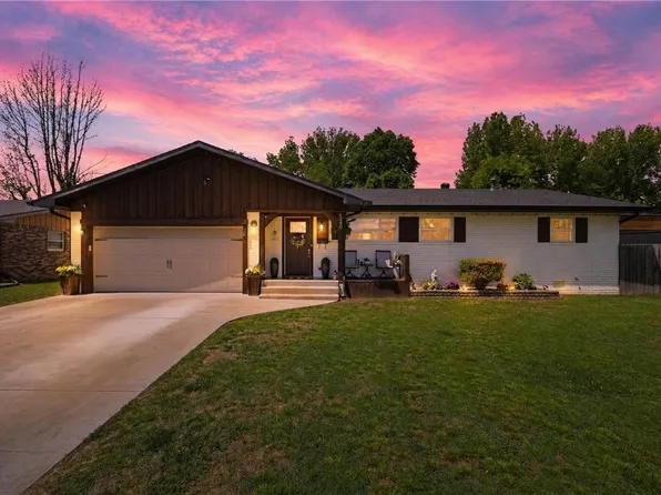 1300 Dyer St, Springdale, AR 72762