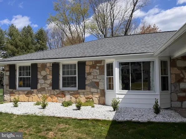 3 Lisa Ln, Cherry Hill, NJ 08003