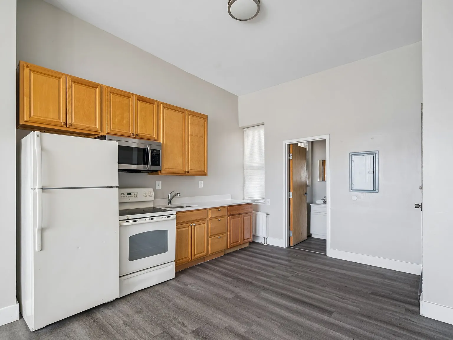 Studio, 400 sqft, $990 — Photo 2