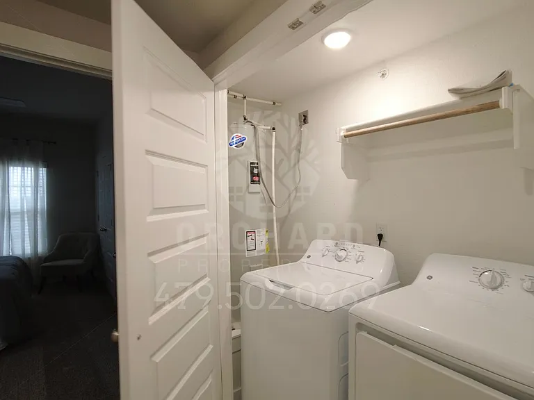 1900 E Brookview Dr — Photo 18