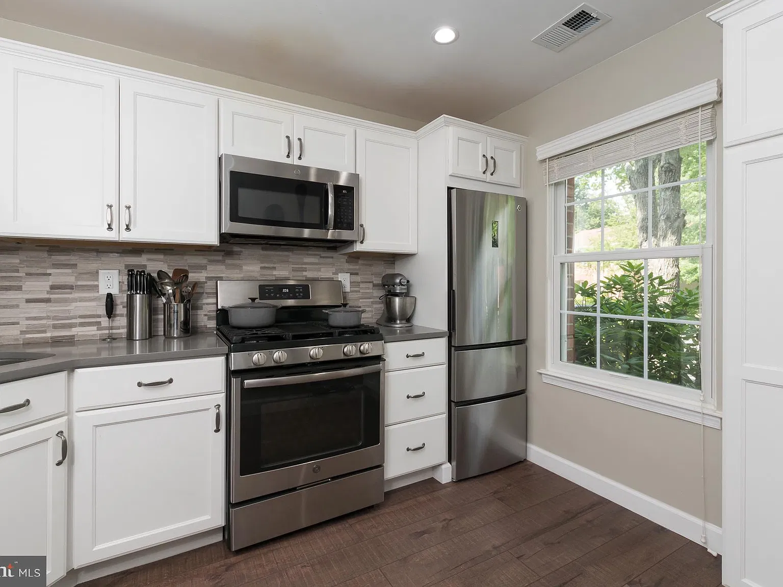 2 bed, 2.5 bath, 1312 sqft, $2,800 — Photo 4
