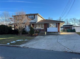 7 Romeo Lane, Commack, NY 11725