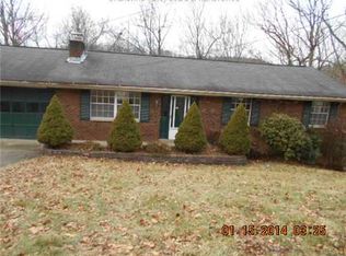 9 Barrington Rd, Nitro, WV 25143