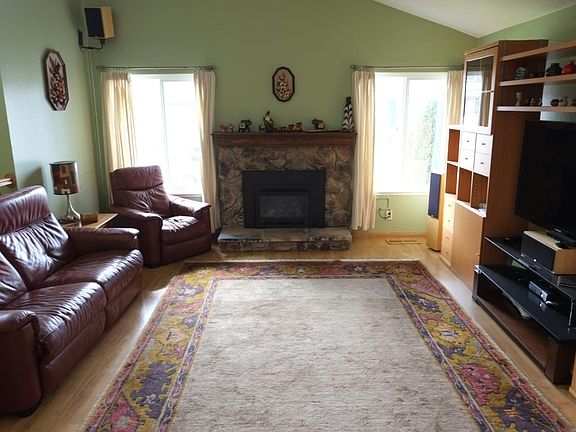 2nd image of 121 Sugar Maple Dr