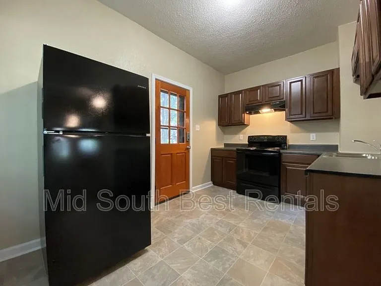 2508 E Washington Ave — Photo 6
