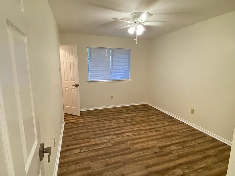 4644 Booth Dr — Photo 28