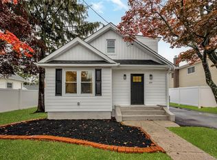 159 35th St, Lindenhurst, NY 11757