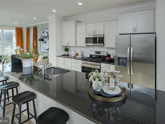 3rd image of 6821 Winterhill Ln
