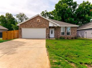 120 Peacock St, Cleburne, TX 76031